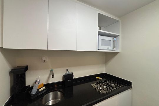 Cozinha de apartamento para alugar com 1 quarto, 43m² em Itaim Bibi, São Paulo