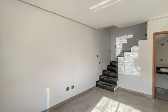 Sala de casa à venda com 2 quartos, 65m² em Vila Ré, São Paulo