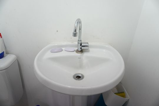 Banheiro de apartamento à venda com 2 quartos, 35m² em Vila Carmosina, São Paulo