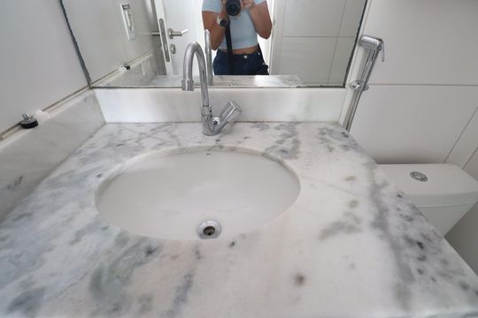 Banheiro de apartamento para alugar com 2 quartos, 58m² em Brotas, Salvador