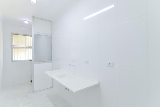Cozinha  de apartamento à venda com 2 quartos, 56m² em Jardim Cocaia, Guarulhos