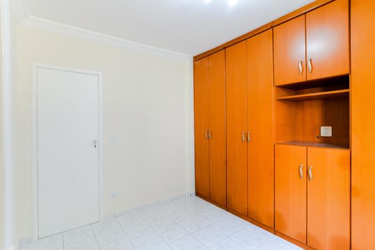 Quarto 1 de apartamento à venda com 2 quartos, 56m² em Jardim Cocaia, Guarulhos