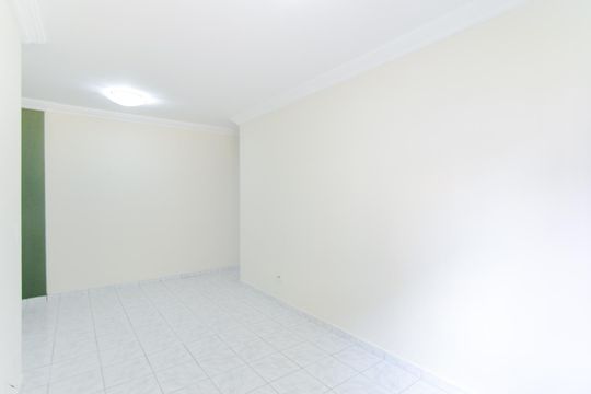 Sala de apartamento à venda com 2 quartos, 56m² em Jardim Cocaia, Guarulhos