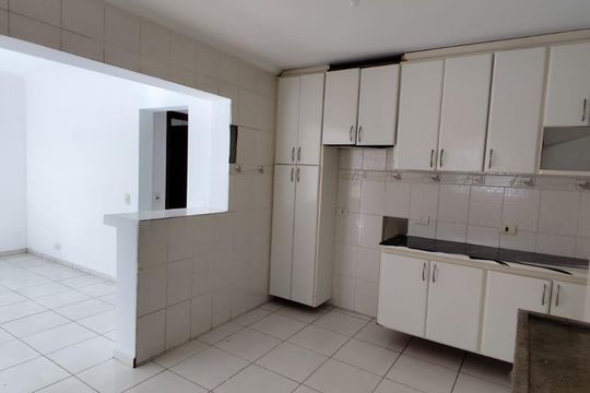 Cozinha de casa de condomínio à venda com 2 quartos, 177m² em Vila Sao Silvestre, Barueri