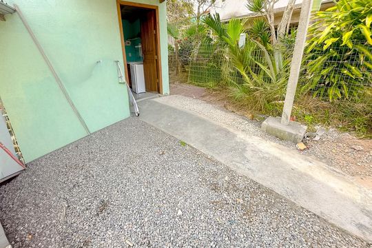 Garagem de kitnet/studio para alugar com 1 quarto, 11m² em Santinho, Florianópolis