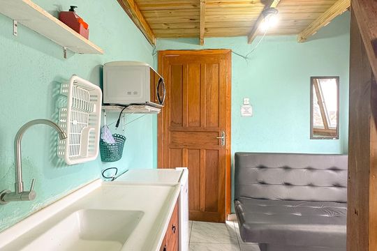 Cozinha de kitnet/studio para alugar com 1 quarto, 11m² em Santinho, Florianópolis