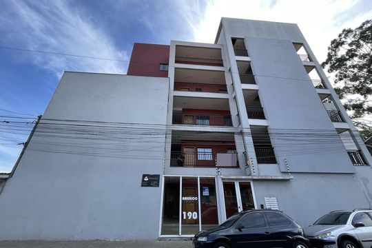 Fachada + Placa de apartamento para alugar com 2 quartos, 40m² em Vila Jacuí, São Paulo