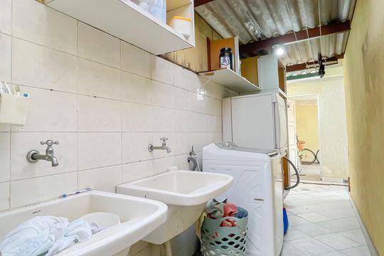 Área de Serviço de casa à venda com 4 quartos, 300m² em Parque Continental, Osasco