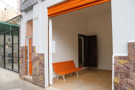 Fachada de casa para alugar com 2 quartos, 80m² em Vila Romana, São Paulo