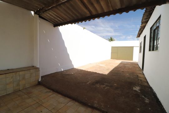 Garagem de casa para alugar com 2 quartos, 82m² em São Jorge, Uberlândia
