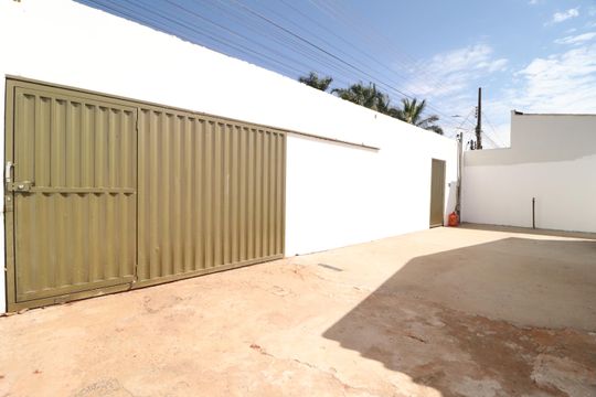 Garagem de casa para alugar com 2 quartos, 82m² em São Jorge, Uberlândia