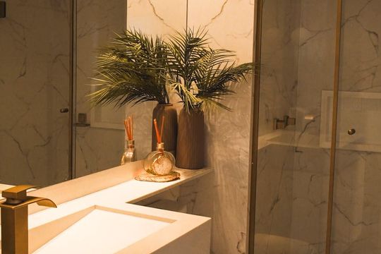 Banheiro de apartamento à venda com 2 quartos, 67m² em São Sebastião, Porto Alegre