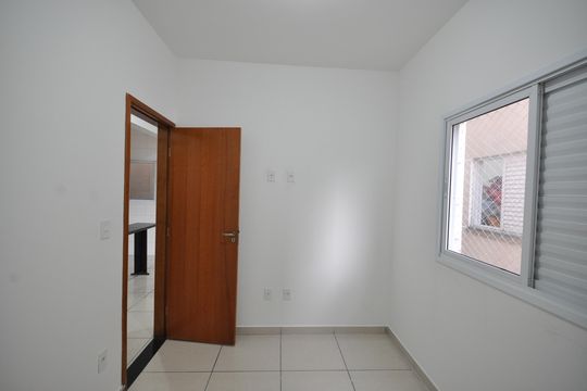 Quarto 1 de apartamento para alugar com 2 quartos, 45m² em Vila Albertina, São Paulo