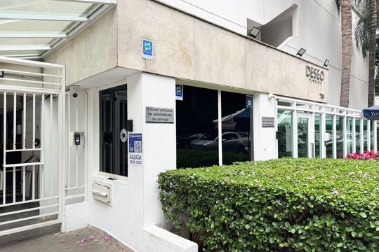 Fachada + Plaquinha de apartamento para alugar com 2 quartos, 60m² em Vila Gomes Cardim, São Paulo
