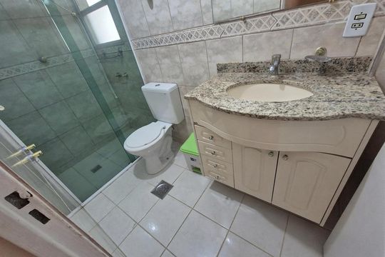 Banheiro de apartamento para alugar com 2 quartos, 57m² em Jardim Bom Sucesso, Campinas