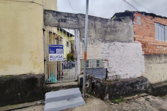 Fachada de casa para alugar com 1 quarto, 50m² em Vila Londrina, São Paulo