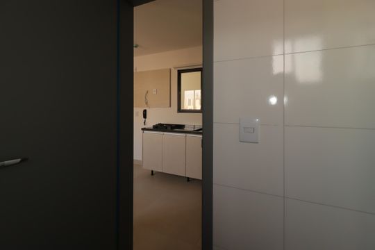 Banheiro de kitnet/studio para alugar com 1 quarto, 23m² em Vila Sao Pedro, Santo André