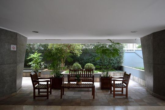 Entrada do Edifício de apartamento para alugar com 2 quartos, 135m² em Jardim Paulista, São Paulo