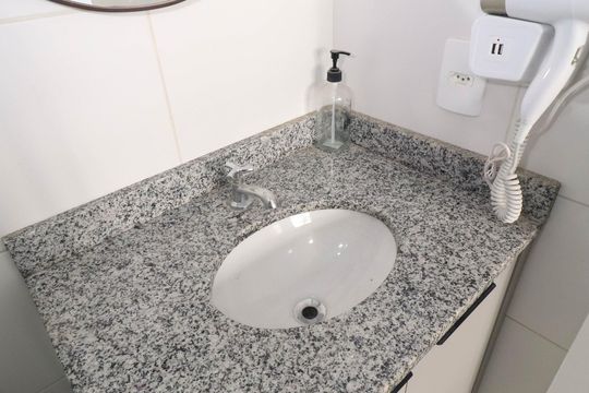 Banheiro da Suíte de kitnet/studio para alugar com 1 quarto, 29m² em Pinheiros, São Paulo