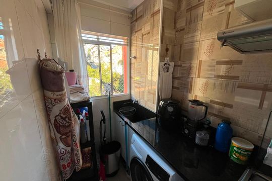 Área de serviço de apartamento para alugar com 2 quartos, 50m² em Jardim Elizabete, Embu das Artes