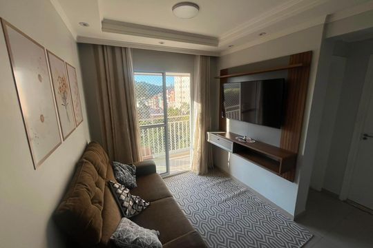 Sala de apartamento para alugar com 2 quartos, 50m² em Jardim Elizabete, Embu das Artes