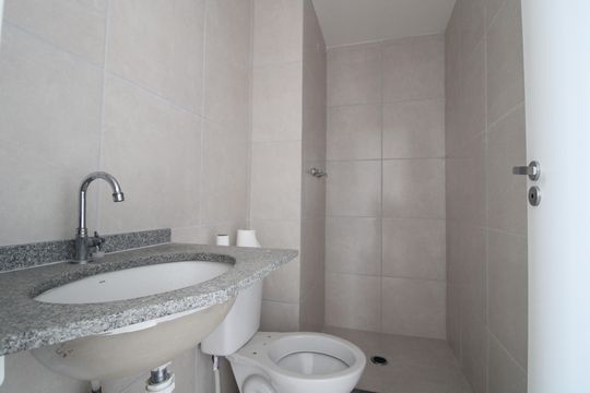 Banheiro de apartamento para alugar com 2 quartos, 39m² em Socorro, São Paulo