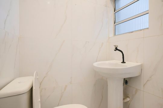 Banheiro de casa à venda com 1 quarto, 70m² em Olímpico, São Caetano do Sul