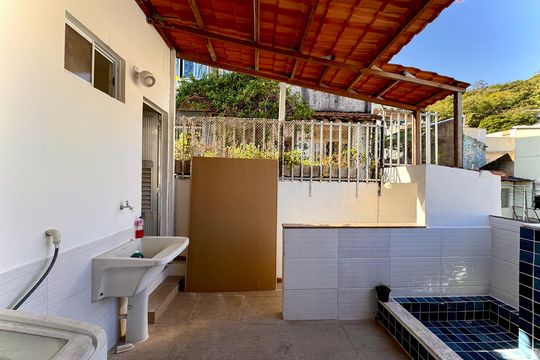 Casa à venda com 1 quarto, 35m² em Laranjeiras, Rio de Janeiro