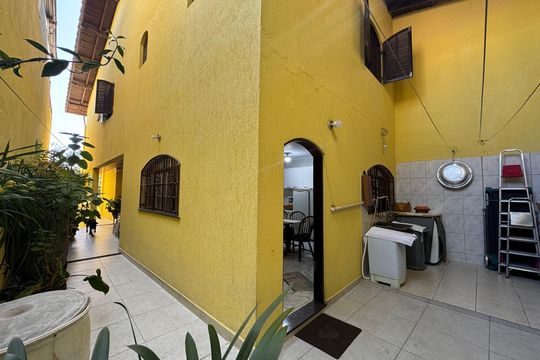 Quintal de casa à venda com 3 quartos, 200m² em Adalgisa, Osasco