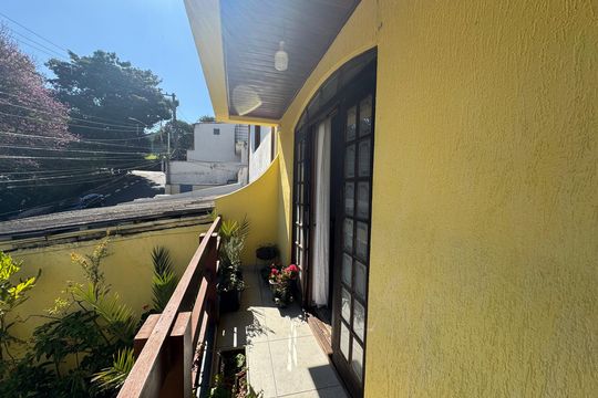Sacada de casa à venda com 3 quartos, 200m² em Adalgisa, Osasco