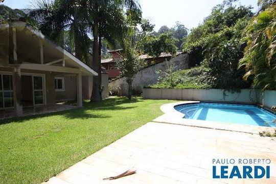 Casa à venda com 5 quartos, 800m² em Residencial Tambore, Barueri