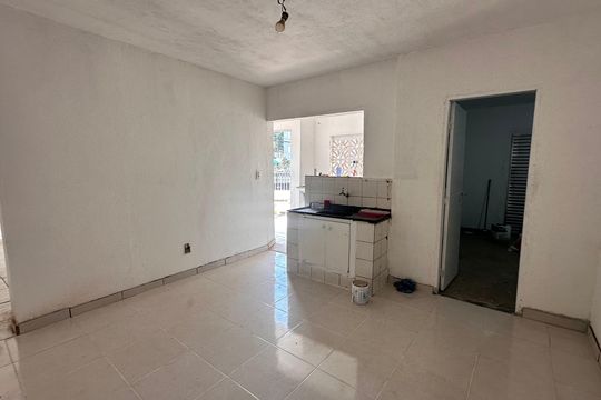 Cozinha de casa para alugar com 2 quartos, 100m² em Jardim Neide, São Paulo