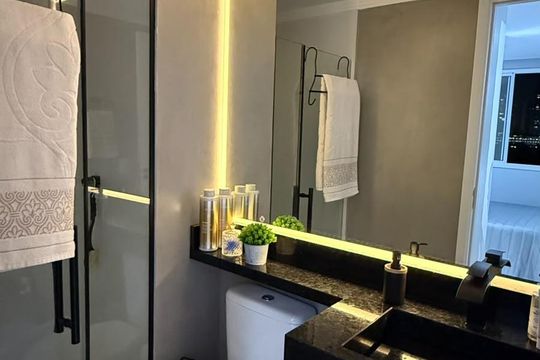Banheiro de apartamento para alugar com 1 quarto, 26m² em Guaiauna, São Paulo
