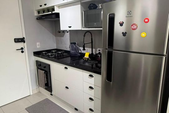 Cozinha de apartamento para alugar com 1 quarto, 26m² em Guaiauna, São Paulo