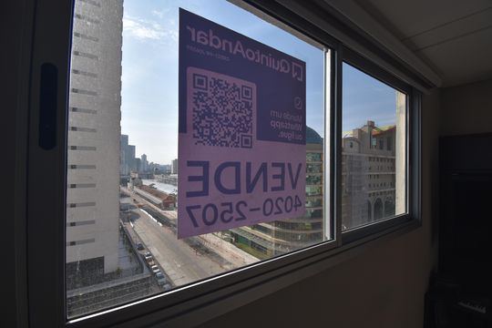 Placa de apartamento à venda com 1 quarto, 43m² em Rebouças, Curitiba