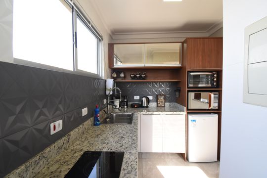 Sala/Cozinha de apartamento à venda com 1 quarto, 43m² em Rebouças, Curitiba