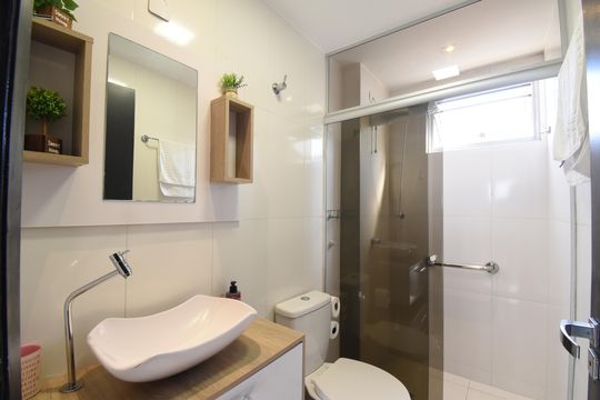 Banheiro de apartamento à venda com 1 quarto, 43m² em Rebouças, Curitiba
