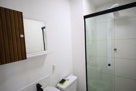 Banheiro de kitnet/studio para alugar com 1 quarto, 24m² em Bonfim, Osasco