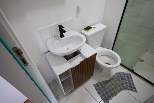 Banheiro de kitnet/studio para alugar com 1 quarto, 24m² em Bonfim, Osasco