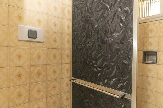 Banheiro de apartamento para alugar com 2 quartos, 46m² em Padre Miguel, Rio de Janeiro