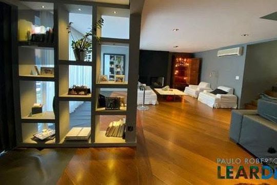 Casa à venda com 4 quartos, 318m² em Alphaville, Santana de Parnaíba