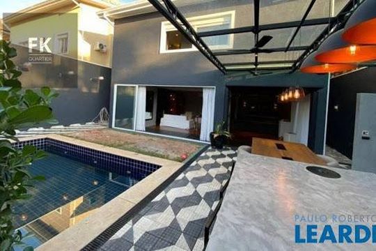 Casa à venda com 4 quartos, 318m² em Alphaville, Santana de Parnaíba