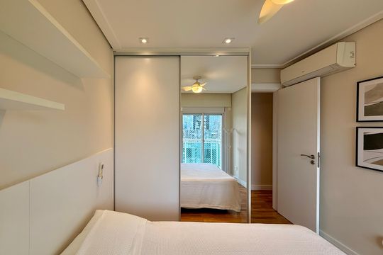 Suíte 1 de apartamento para alugar com 3 quartos, 143m² em Cidade Monções, São Paulo
