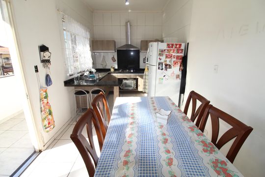 Cozinha de casa para alugar com 3 quartos, 512m² em Jardim Altos de Santana, São José dos Campos