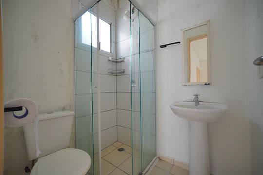 Banheiro de casa de condomínio para alugar com 3 quartos, 61m² em Bela Vista, Palhoça