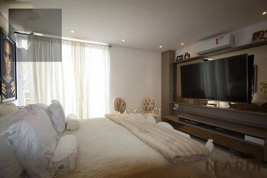 Casa à venda com 4 quartos, 400m² em Residencial Quatro (Alphaville), Santana de Parnaíba