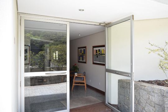 Entrada do edifício de apartamento para alugar com 2 quartos, 57m² em Sumarezinho, São Paulo