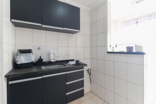 Cozinha de apartamento para alugar com 2 quartos, 47m² em Jardim Laura, São Paulo