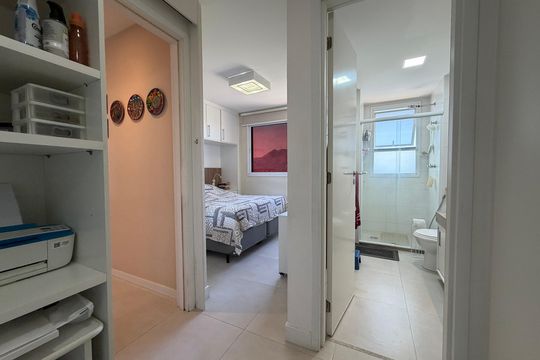 Suíte - Closet de apartamento para alugar com 1 quarto, 63m² em Barra da Tijuca, Rio de Janeiro