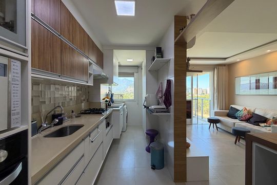 Cozinha de apartamento para alugar com 1 quarto, 63m² em Barra da Tijuca, Rio de Janeiro